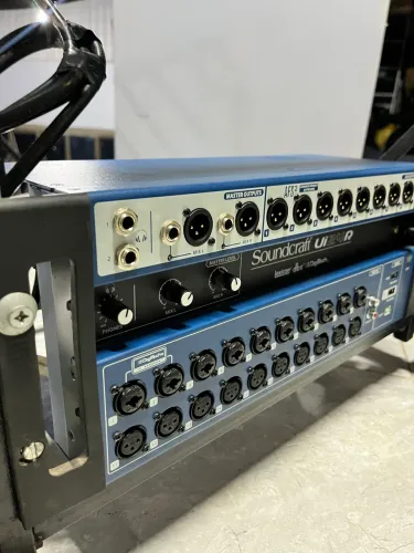 Mesa de som UI24R soundcraft