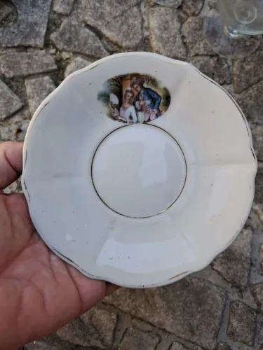 Antigo Pires Avulso em Porcelana Monte Alegre - Anos 50/60 (Cena Galante)
