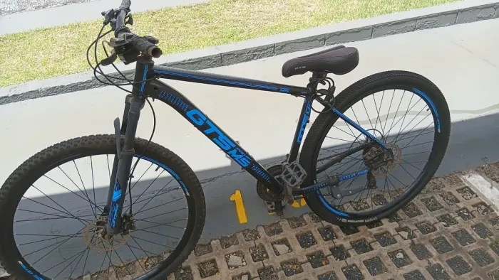 Vendo bicicleta GTS nova sem detalhes usada poucas vezes freios hidráulico com nota fi