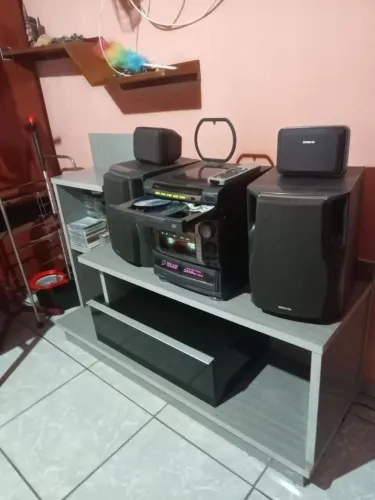 Aparelho de som e rack