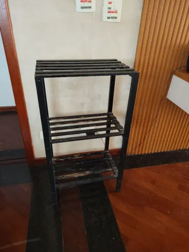 Vendo excelente para sapateira e para livro e outra ultilidade 35cada 