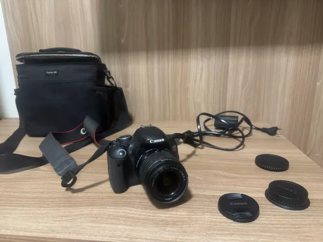 Kit Câmera Cânon T100 + Lente 18-55mm + bolsa + carregador e bateria + cartão 32GB