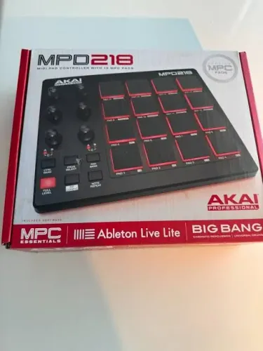 Akai MPD 218