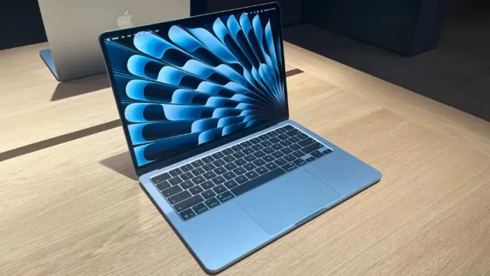 MacBook Air 13" 2026 (Chip M5, 16GB RAM) - Muito Novo na Garantia