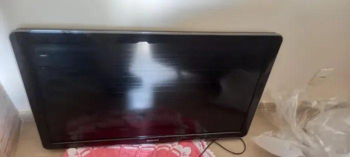 Tv 46" polegadas Philips com defeito 