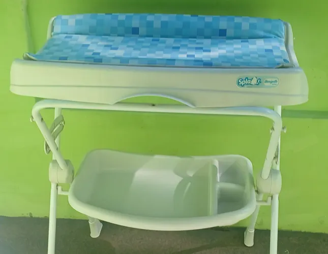 Trocador infantil marca burigotto, cor azul e branco, usado marca em perfeito estado