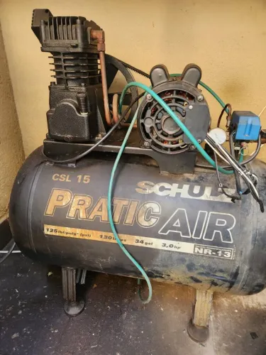 VENDO COMPRESSOR DE AR SCHULZ PRATIC AIR CSL 130 LITROS TEL *