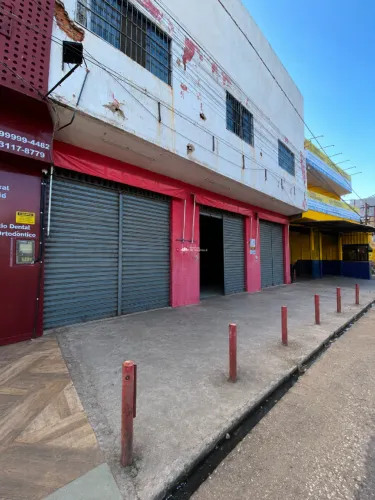 GALPÃO COMERCIAL NO BAIRRO PARQUE PIAUI I AO LADO DA RODOVIÁRIA.