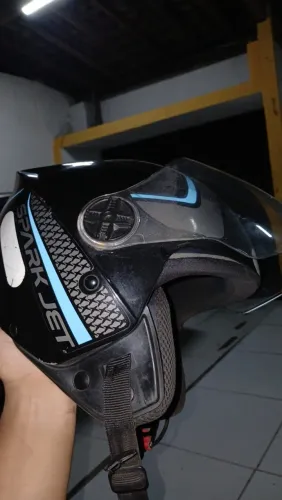 Vendo capacete aberto