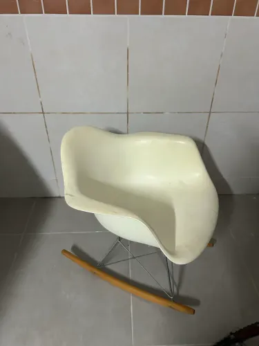 Cadeira Eames balanço branca