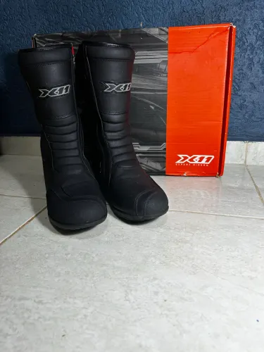 BOTA X11 CANO ALTO - TAMANHO 41 (NOVA COM CAIXA)