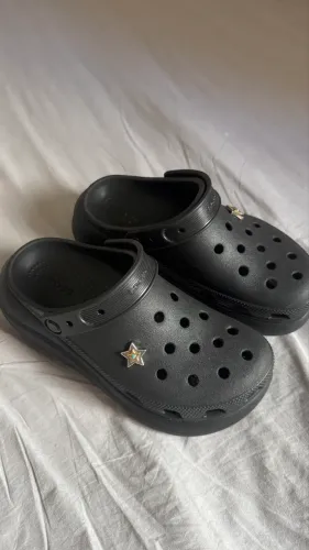 Crocs originais e lindas ? a preta calça :36 e a rosa :35