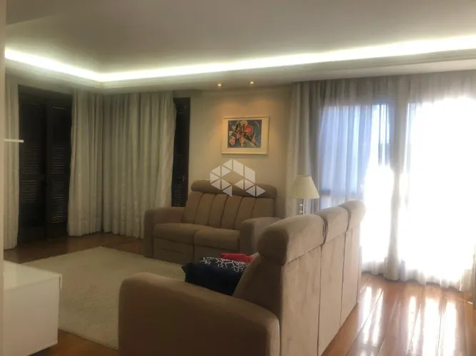 Apartamento Duplex 4 Dormitórios no Bairro Centro em Caxias do Sul