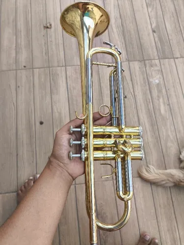 Trompete Eagle Muito conservado.