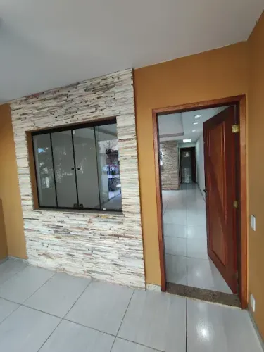 Casa com 3 quartos sendo 1 suíte, Armários Planej. 2 Vgs, em Granja dos Cavaleiros - Macaé
