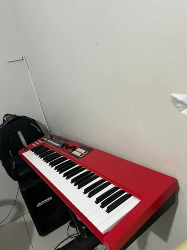 Vendo Teclado XPS 10 Bem conservado.