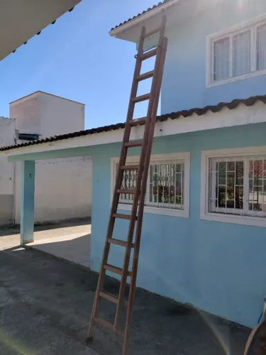 Escada extensível de madeira - 24 degraus
