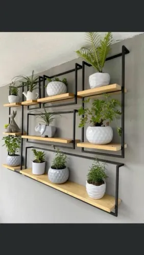 Suporte para colocar plantas de metalon e madeira pinus.