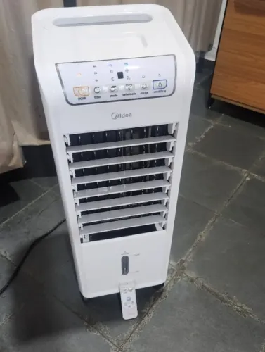 climatizador e umidificador com 6 meses de uso marca midea controle remoto vlr. 290,00