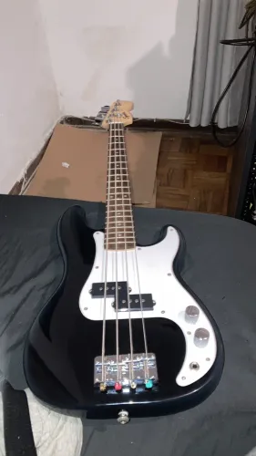 Baixo Squier mini precision 4 cordas escala curta short scale