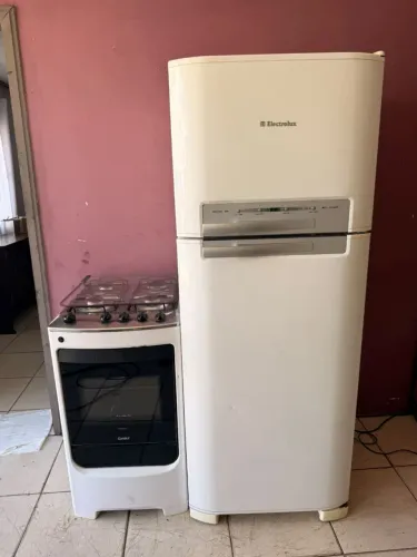 Combo geladeira frost free + fogão semi novo ENTREGO