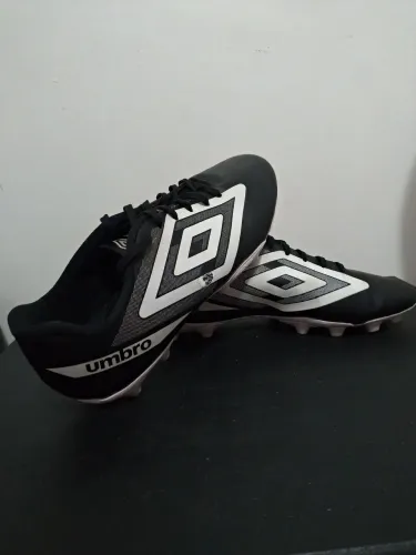 Chuteira campo umbro tamanho 38/39