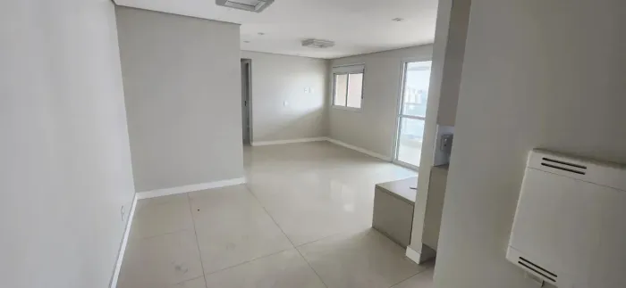 Apartamento com 76 m², duas vagas e deposito, com armários