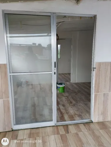 Alugo 1 kitnet e 1 casa em areias