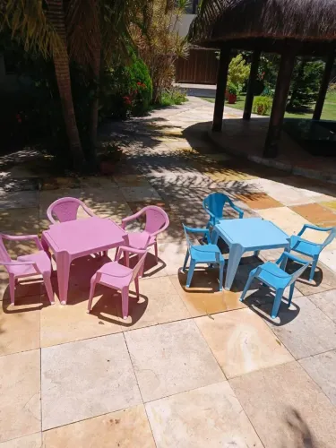 Cadeira e mesas infantil