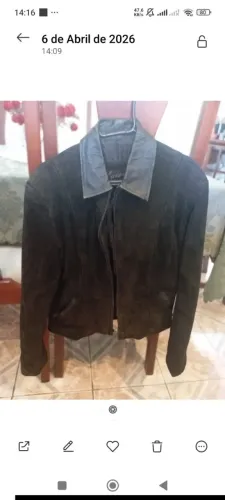 Jaqueta de couro legítimo feminina. Tamanho xl, em perfeito estado de conservação. Linda!