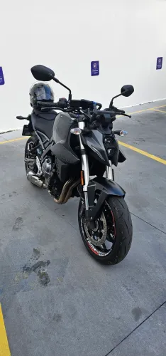 Suzuki GSX-8S 2025 com apenas 4300km