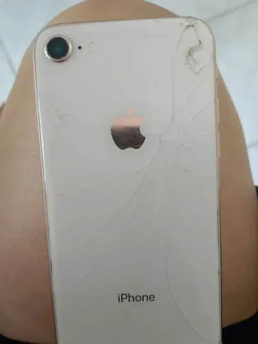 iPhone 8 /150,00 /com defeito na frontal 
