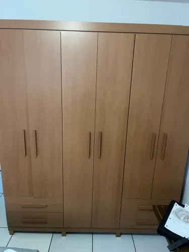 Guarda roupa 6 portas
