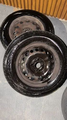 Kit 4 Rodas Originais + 4 Pneus em Ótimo Estado