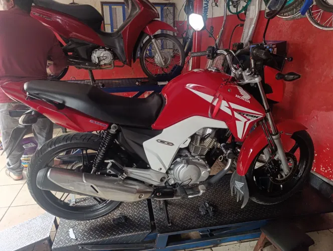 CG 150 2015 muito preservada