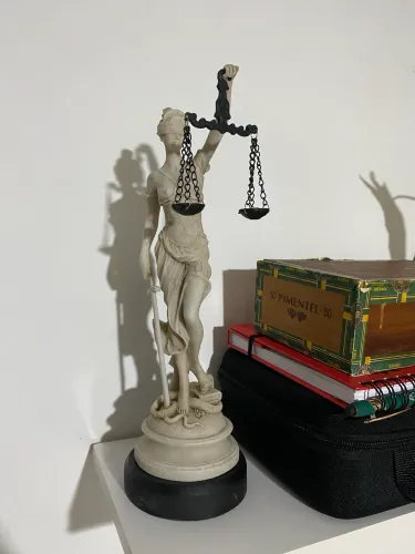 Estátua Deusa da Justiça | Themis