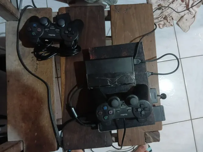 Vende-se PS2 Original Completo Com HD de 100gb com 50 jogos e dois controles 
