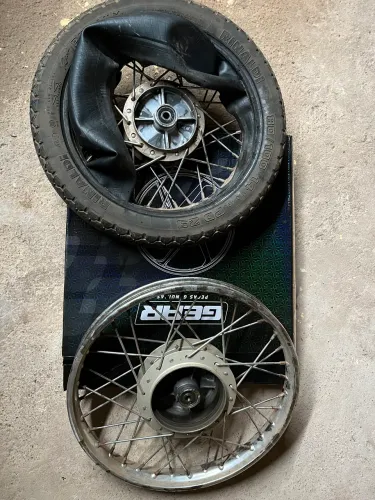 Aro completo dianteiro e traseiro .