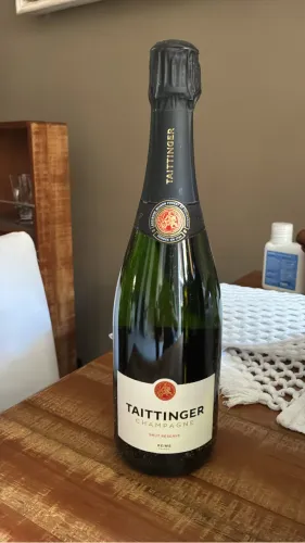 Champagne Taittinger Brut Réserve de 750ml, produzido na região de Champagne