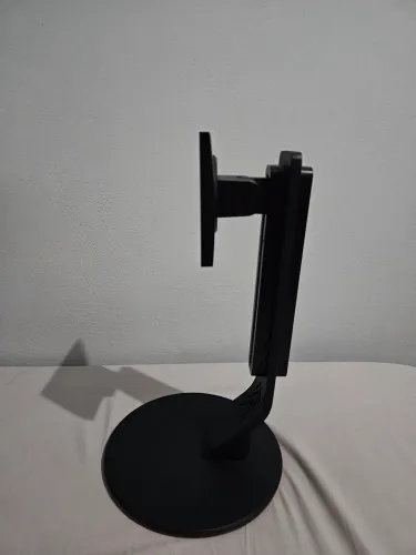 SUPORTE DE MONITOR OZONE COM REGULAGEM DE ALTURA
