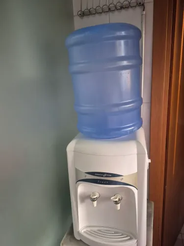Bebedouro de água gelada.