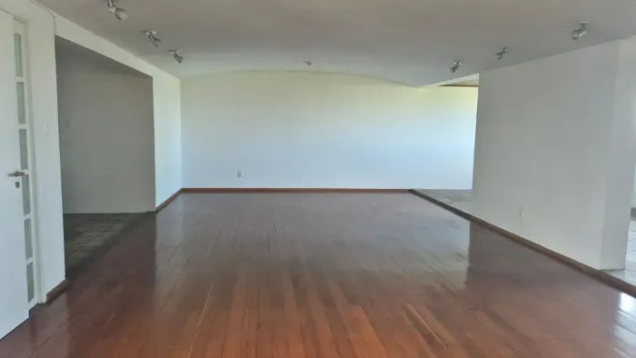 Luxuoso apto. no Derby, 260m² , alto, 100% nascente, 5 quartos(1 suíte), 2 vagas, visão pr