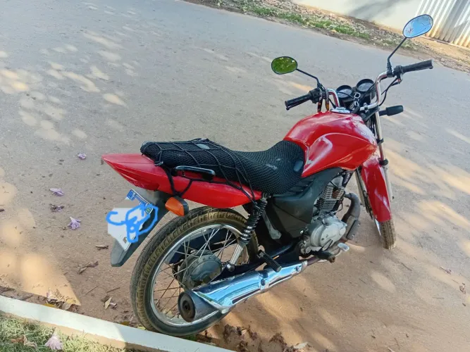 Vendo Honda CG Partida elétrica. Documento em dias e conservada.