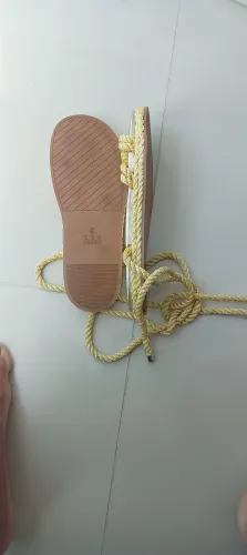 Sandália dourada sonhos dos pés 