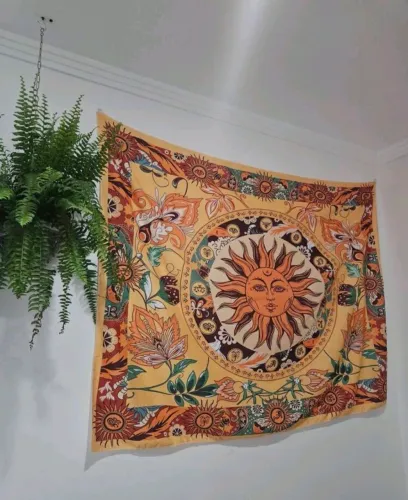 Tapeçaria de sol e flores