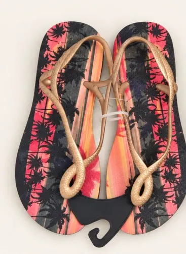Sandália estampada nova - tamanho 33/34