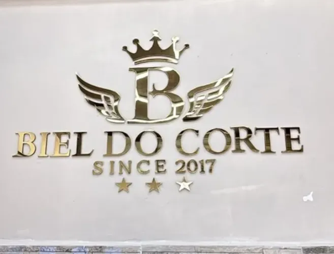 Logotipo espelhado 3D premium