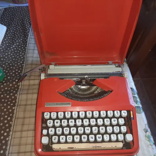 Vendo máquina de datilografia