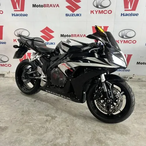 Honda CBR1000rr Fireblade (Pegamos Utilitário ou 4X4 na troca)