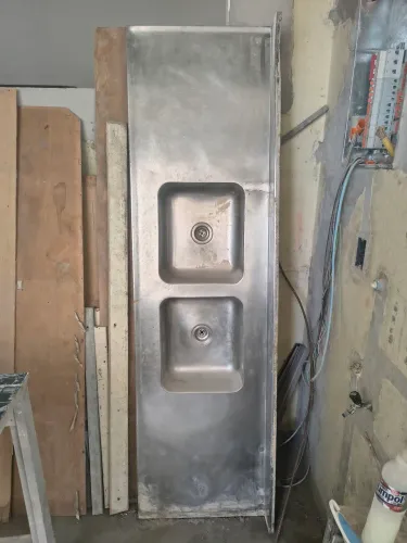 Vende-se pia de 2 cubas de inox usada de 2,00 MTS x 0,50 cm 